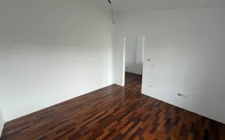 Carport. Toate utilitatile. In vatra veche la asfalt. - Poză 12