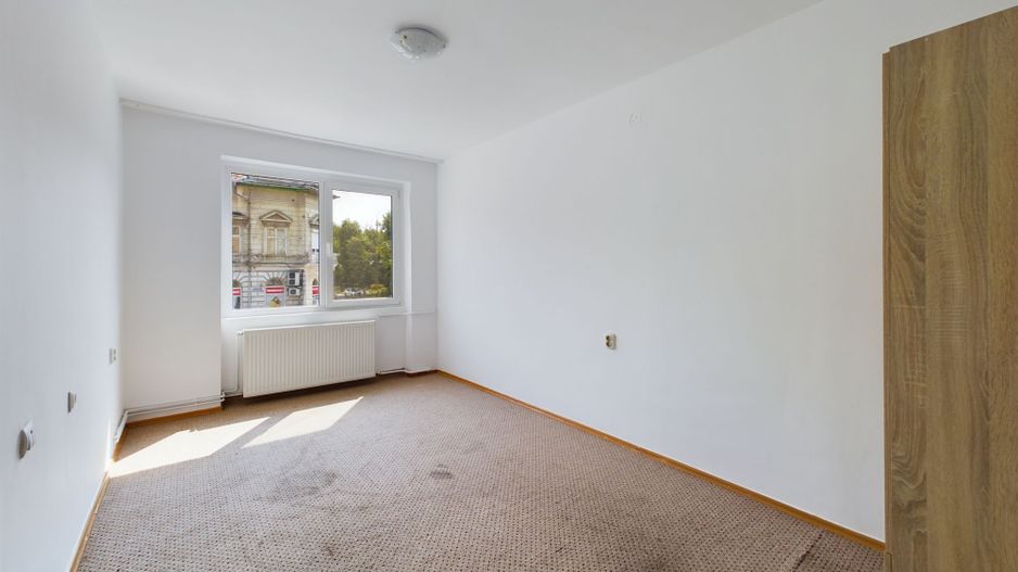 Apartament ultracentral pe B-dul Revoluției - Poză 2