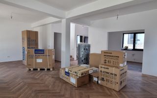 Vilă Individuală cu 700 mp Teren și Mansardă Amenajată - Poză 2