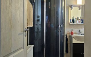 Oportunitate - Apartament cu trei camere in vila, zona Tractorul 70 mp - Poză 9