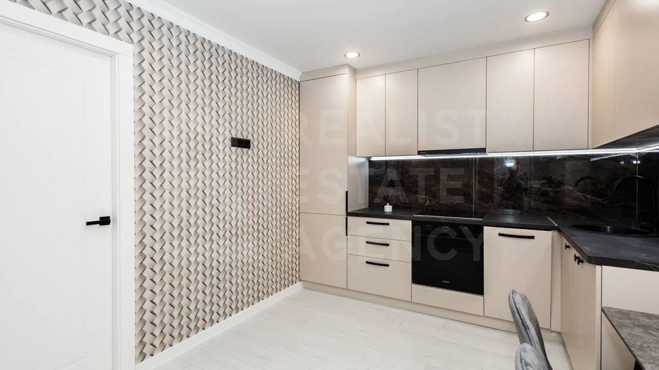 Vânzare, apartament,2 camere, str. Piata Unirii Principatelor,Buiucani - Poză 1