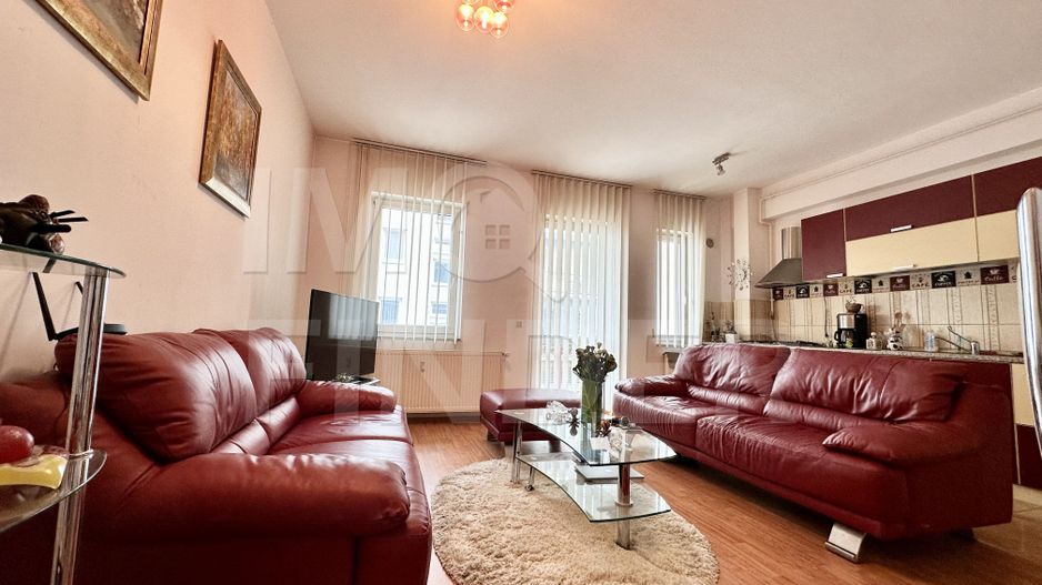 Apartament spațios cu 3 camere,  central, lumină naturală, parcare subterana - Poză 2