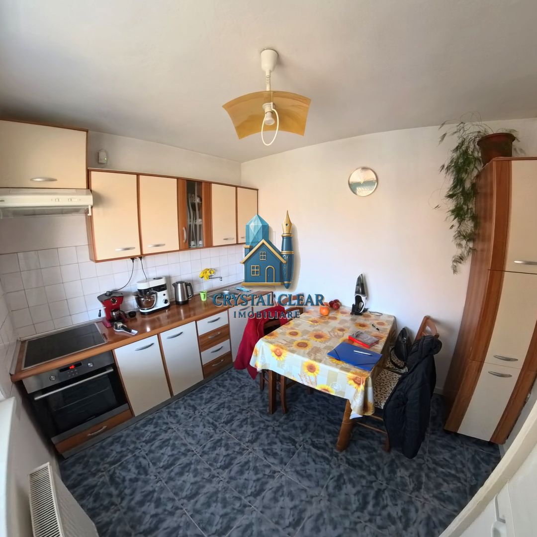 Două case în curte comună, 6 camere + 385 teren - zona semicentrală - Poză 3