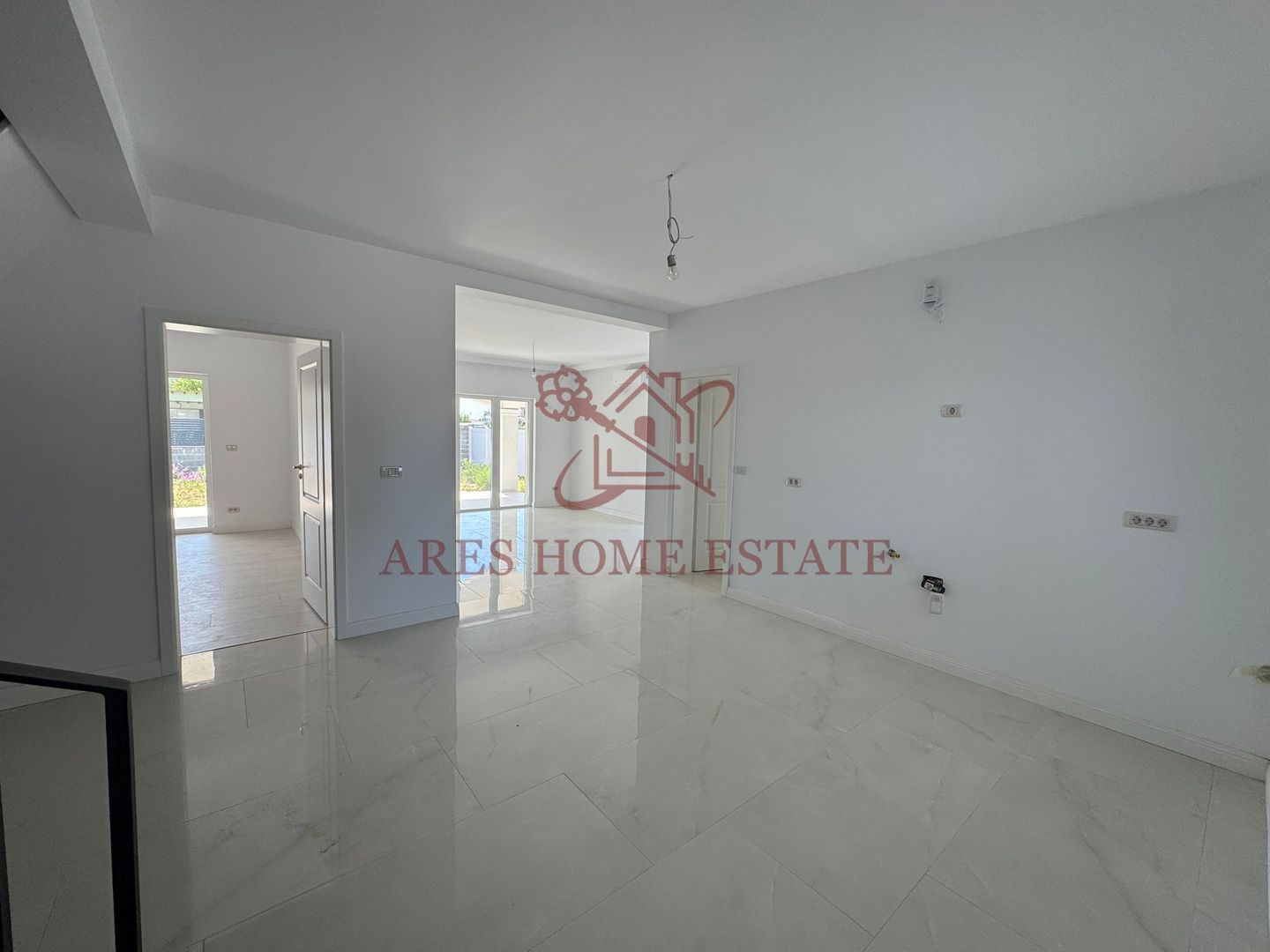 Duplex modern pe parter, 3 camere, 2 băi și terasă de 25 mp – Giarmata - Poză 11