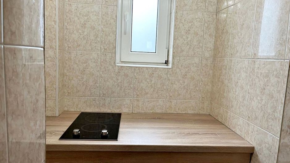 Zona Piața Unirii-Poarta Schei apartament spațios, mobilat complet - Poză 12