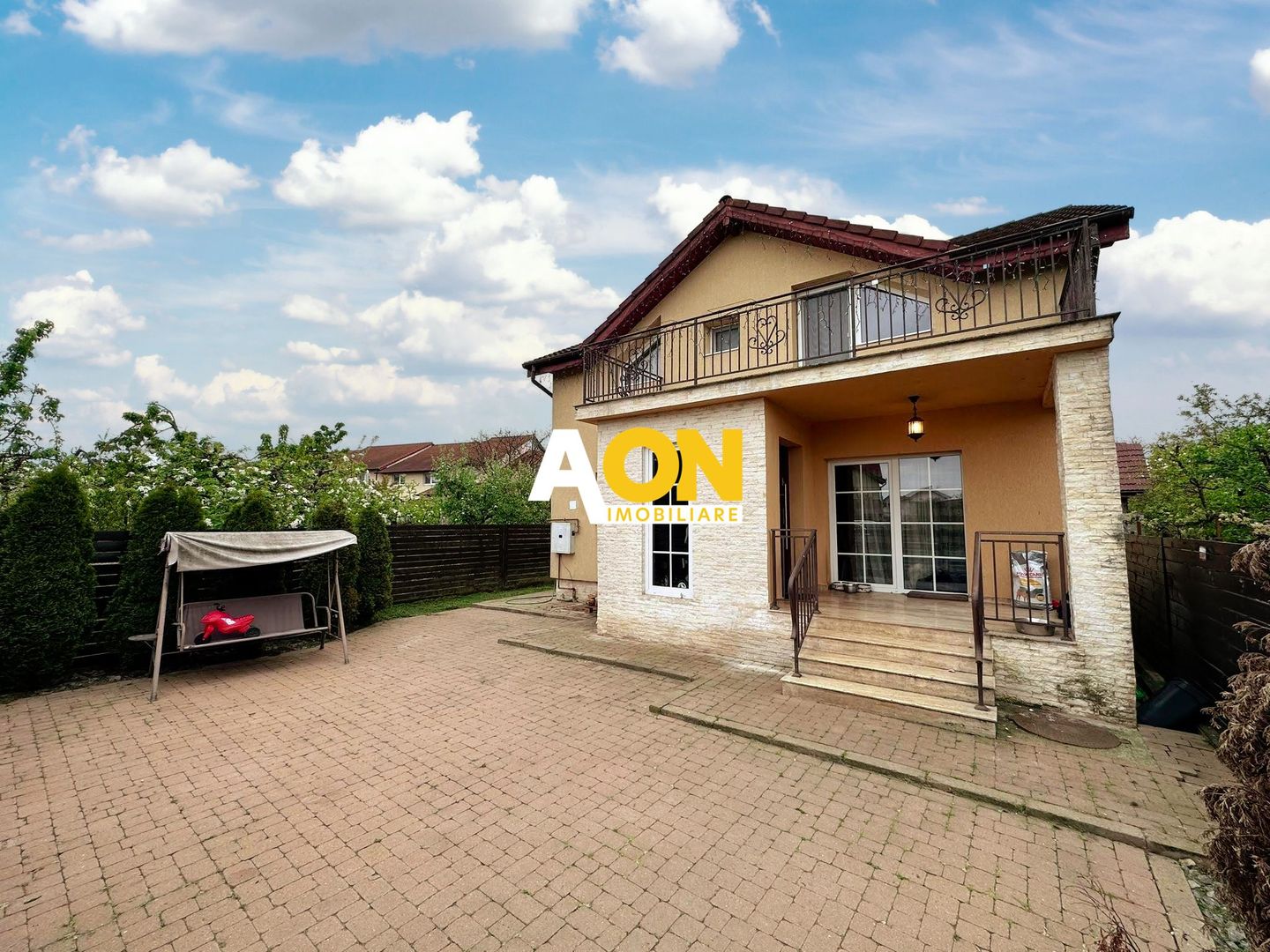 Casa 3 camere, mobilata, utilata, 220 mp teren, zona Lipoveni - Poză 1