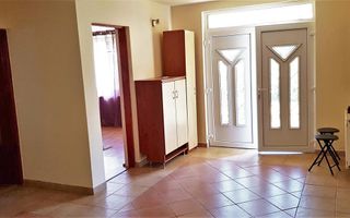 Casă de închiriat, 3 camere, cu terasă și garaj, Partoș - Poză 8