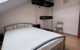 Inchiriez apartament 3 camere, spatios, central, et.5+mansarda - Poză 8