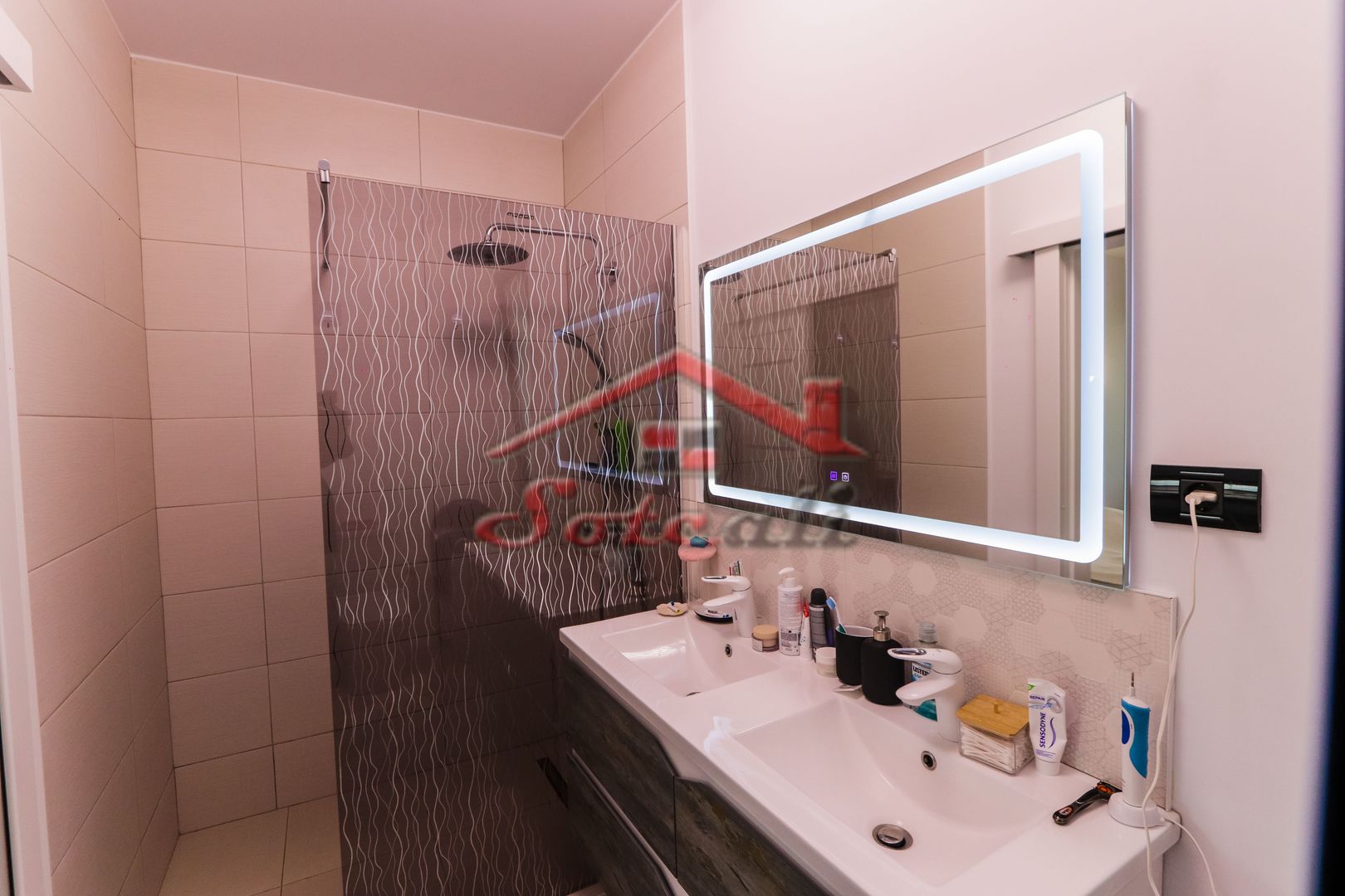 VILĂ MODERNĂ DE LUX CU PISCINĂ, FOTOVOLTAICE ȘI FOIȘOR – BREAZA - Poză 81