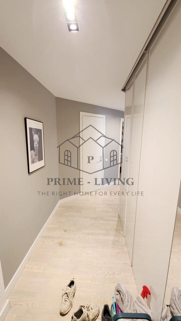 Apartament situat la etajul doi al unui bloc cu 3 etaje - Poză 9