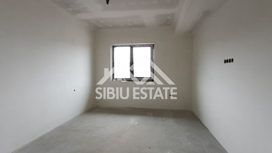 Casa tip duplex  5 camere, teren 400 mp, Selimbar acces usor - Poză 14
