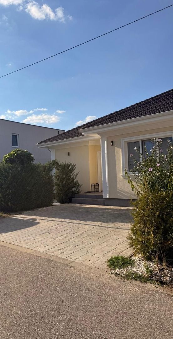 Duplex Premium Bucovăț: Complet Mobilat, Utilat + Curte Amenajată - Poză 1