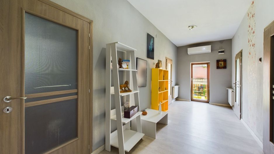 Proprietate multifuncțională într-o locație Centrală - Poză 7