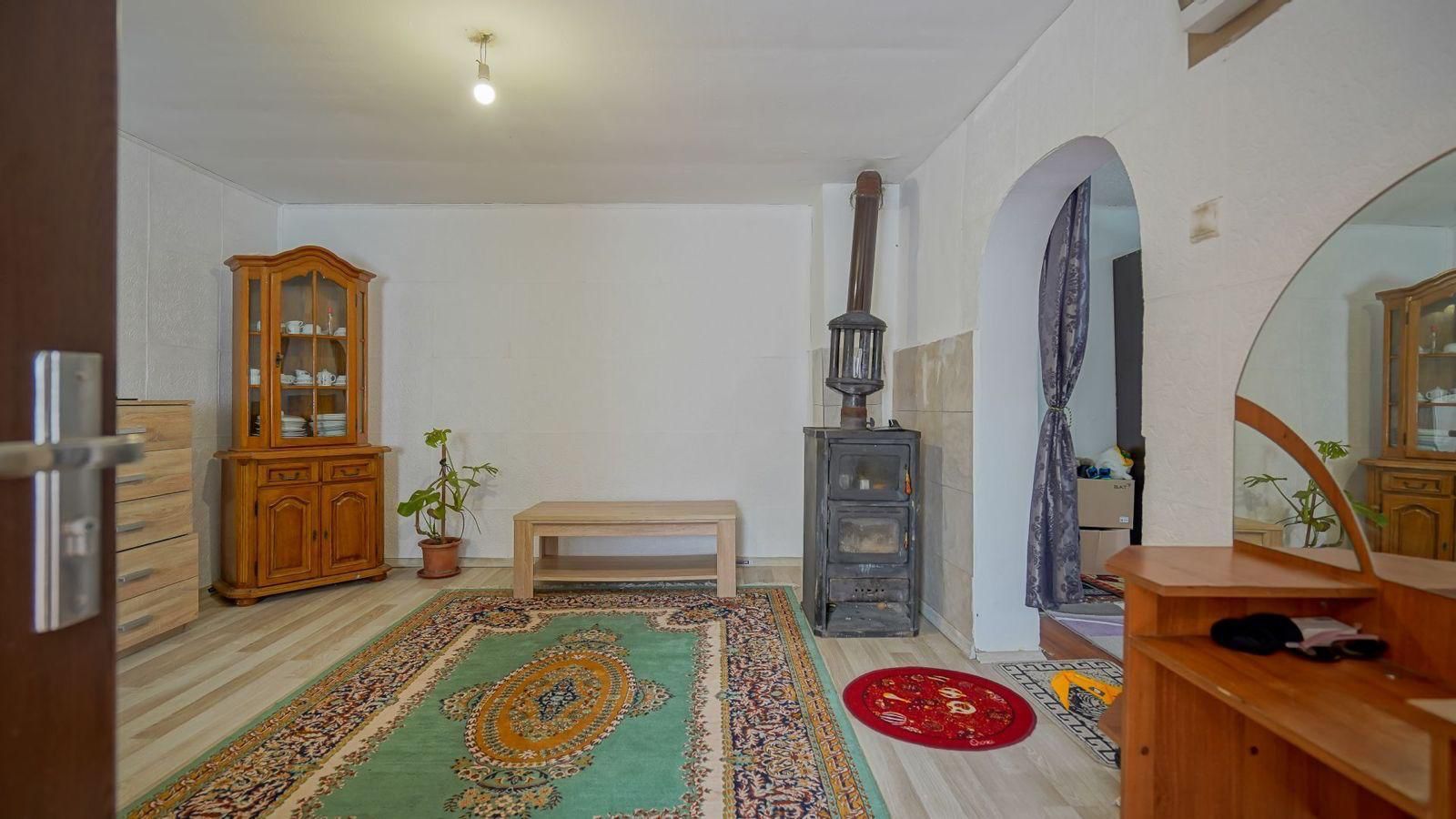 Casă bătrânească cu 3 camere la vânzare - Sânpetru - Poză 12
