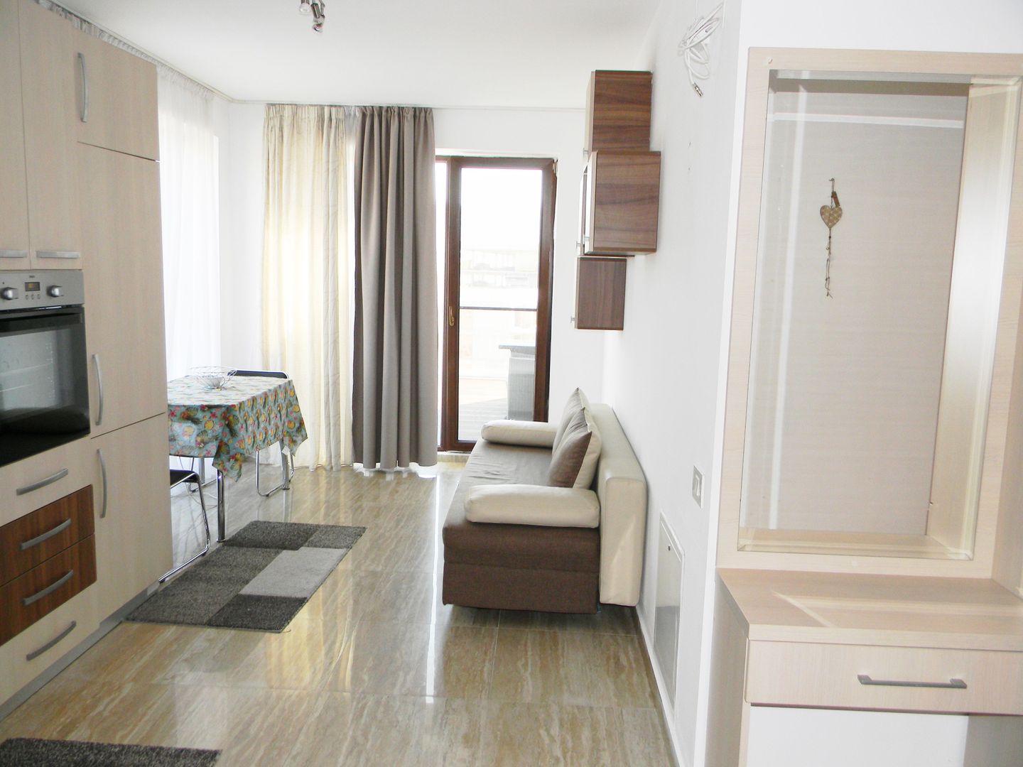 Apartament cu priveliste frumoasa,in bloc nou,zona colinei - Poză 4