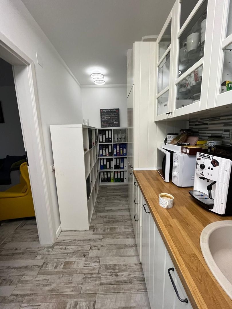 Birou shared (coworking)cu grădină, terasă si parcare proprie - Poză 5