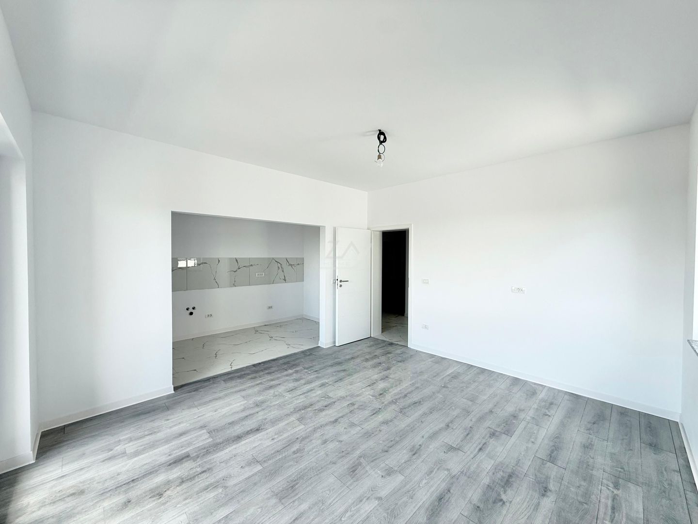 Apartament nou cu 3 camere si 2 bai. Finisaje la alegere. - Poză 2