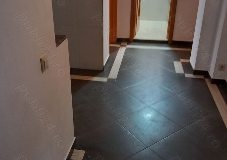 Vand apartament 3 camere - Poză 1