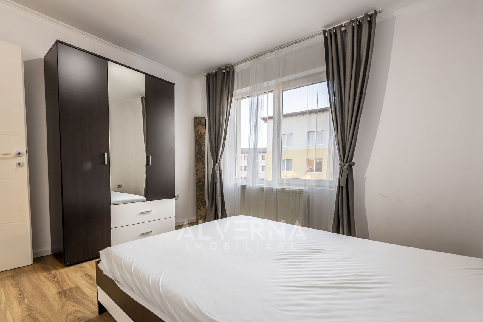 Inchiriere apartament 3 camera, 68mp + balcon, loc parcare, zona Terra - Poză 6