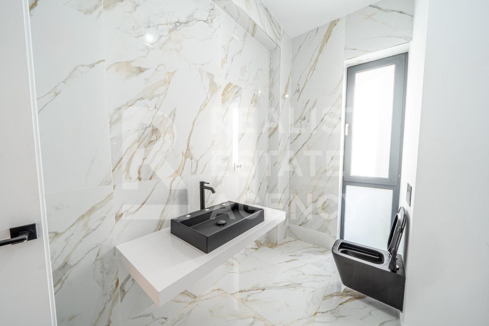 Vilă cu vedere spre pădure și cu piscina încălzită - Poză 8