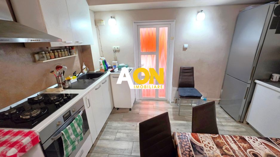 Casa 8 camere, cu 2 corpuri de cladire,  387 mp teren, zona Centru - Poză 3