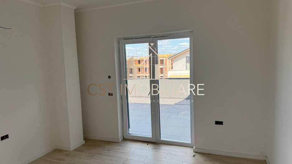 Apartament cu 4 camere / Terasa 30 mp - Poză 2