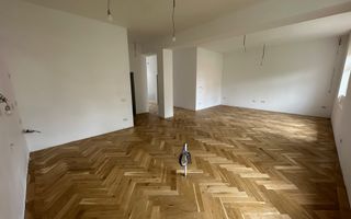 Apartament renovat în clădire istorică - are garaj - Poză 5