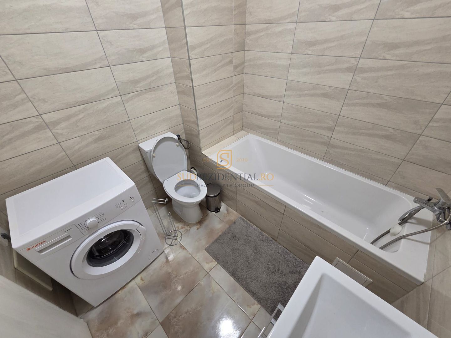 Apartament 2 camere de închiriat, The Grand Kristal Residence Sector 4 - Poză 8