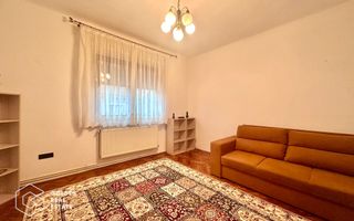Casa centrala cu 3 camere, curte privata și gradina - Poză 3