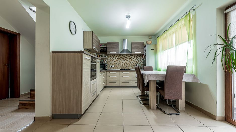 VILĂ MODERNĂ CU PISCINĂ, SAUNĂ- COMISION 0% – ARADUL NOU - Poză 3