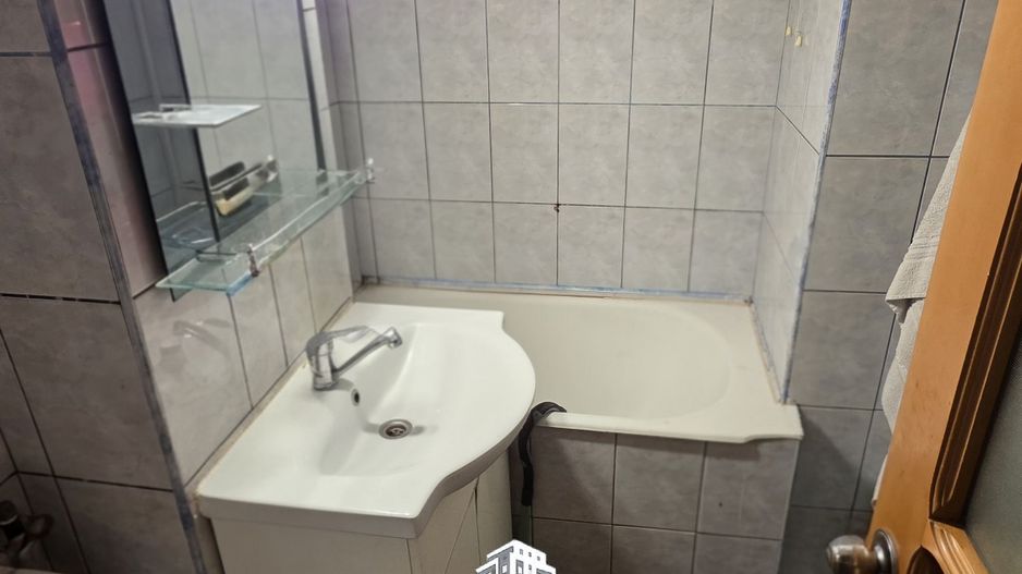 Apartament cu 2 camere, decomandate, etaj 6, VASLUI - zona NORD; - Poză 4