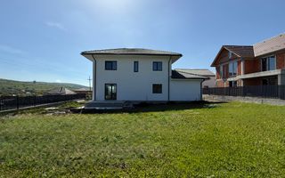 Casă individuală cu garaj și 700 teren Chinteni - Poză 2