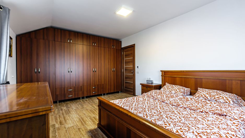 Casă cu mansardă, nouă, mobilată și utilată, în cartier Athena - Poză 8