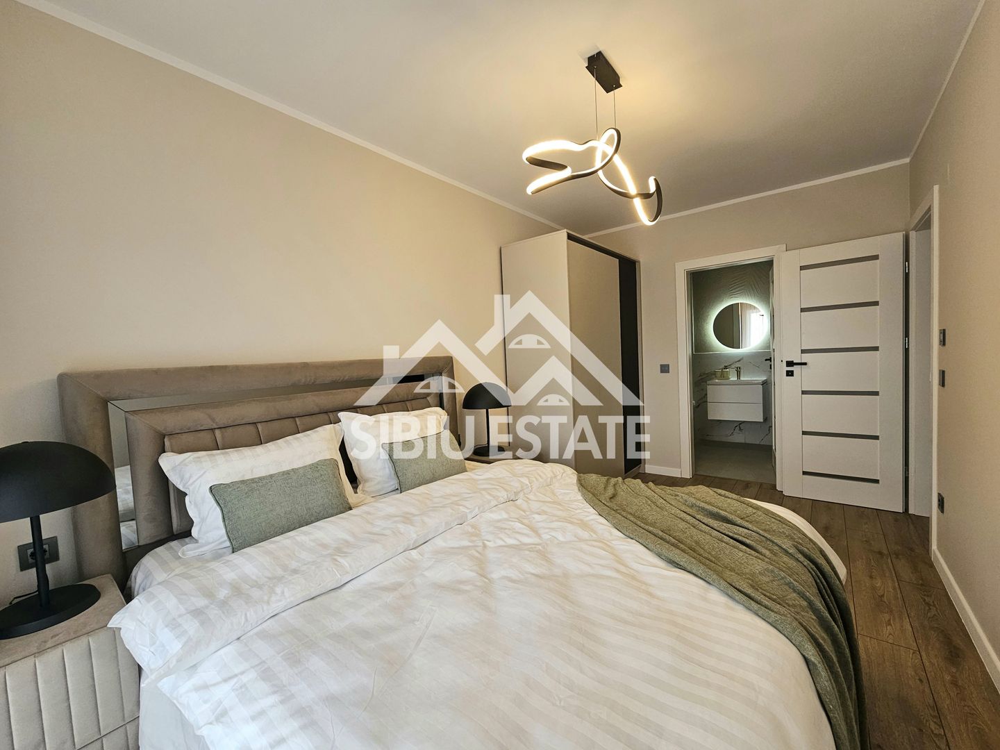 Apartament 3 camere, 2 bai terasa langa Mall Selimbar - Poză 1