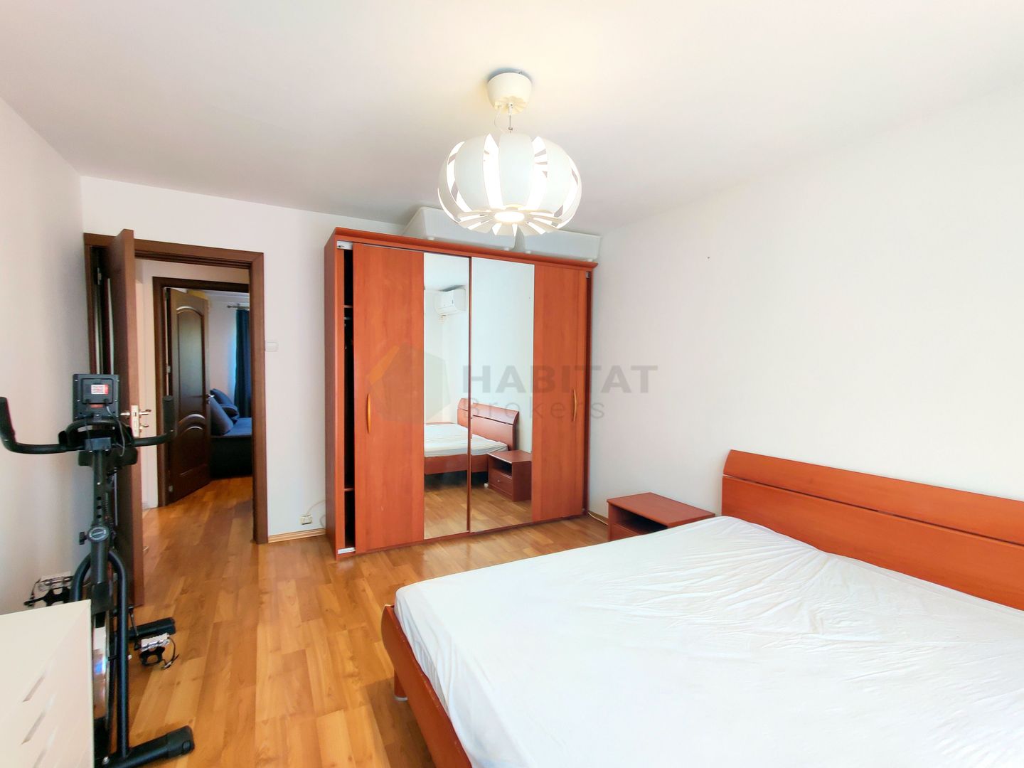 Decomandat, la cateva minute de parc si metrou - Poză 9