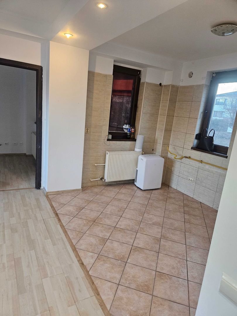 Apartament 3 camere Ghencea, curte cu foișor, parter - Poză 3