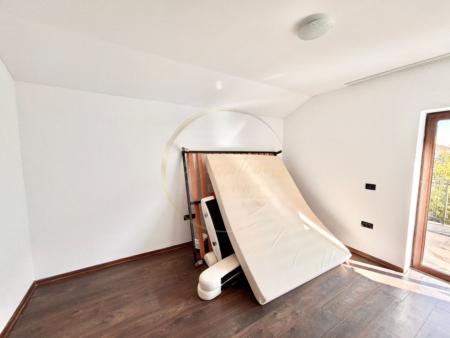 1/2 Duplex - Giroc - zona Planetelor - 4 camere | Poarta electrica - Poză 18