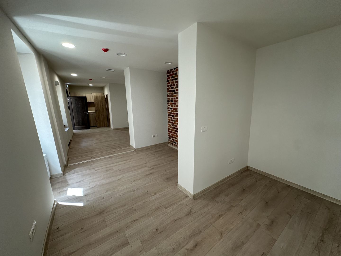 Spatii de birouri Ultracentral suprafață  de 66.7  mp - Poză 3