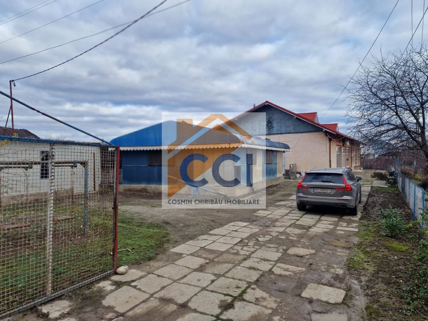 Se oferă spre vânzare / închiriere clădire cu spațiu comercial - Poză 22