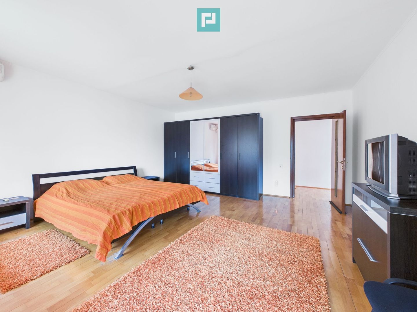 Casă spațioasă în Popești-Leordeni - Poză 16