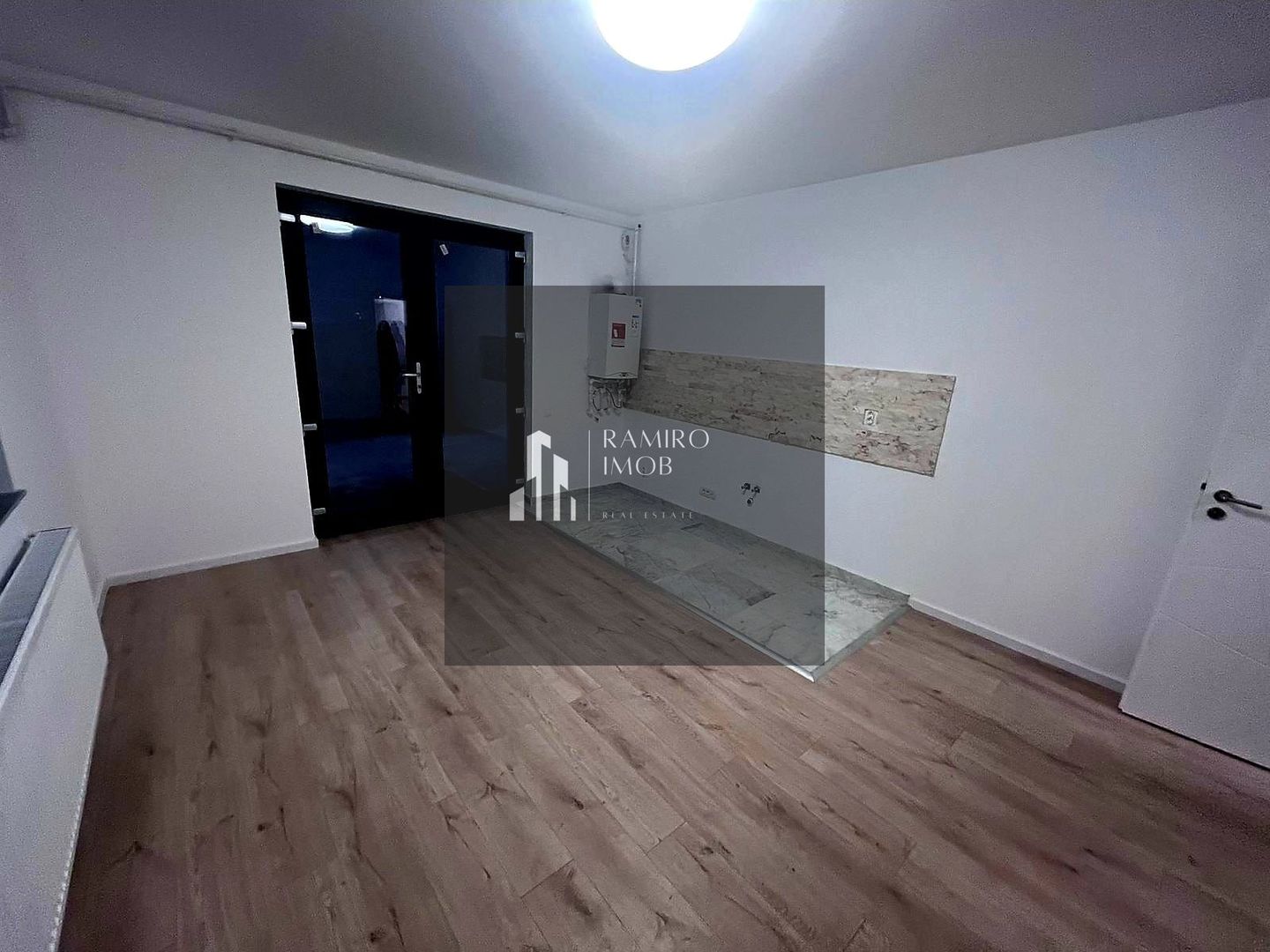 BUFTEA - APARTAMENT 3 CAMERE CU TRERASA SI CURTE. - Poză 3