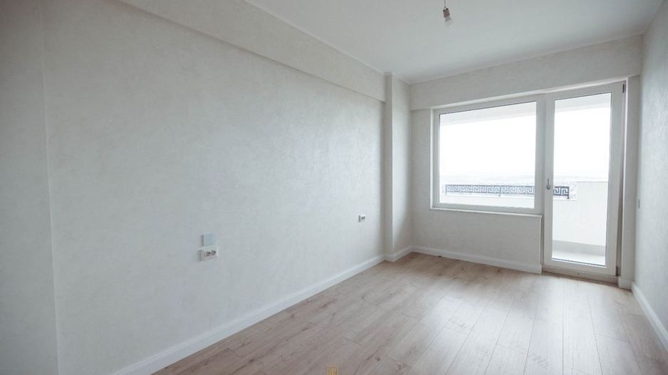 Apartament exceptional 2 camere etaj 7/8 Royal Town 131.200euro - Poză 2
