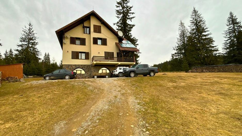 Vilă cu 10 camere P+2E+M 400 M² utili 2800 M² Teren Comandau - Poză 17