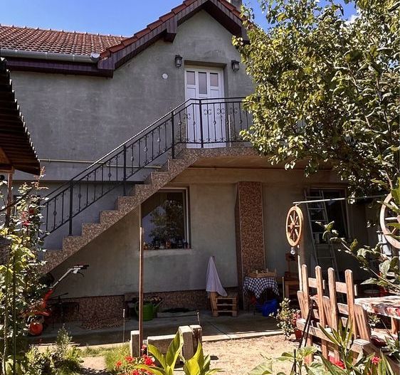 BRASADAS vinde casă cu etaj 8 cam 8 ari zona BOTIZULUI. - Poză 2