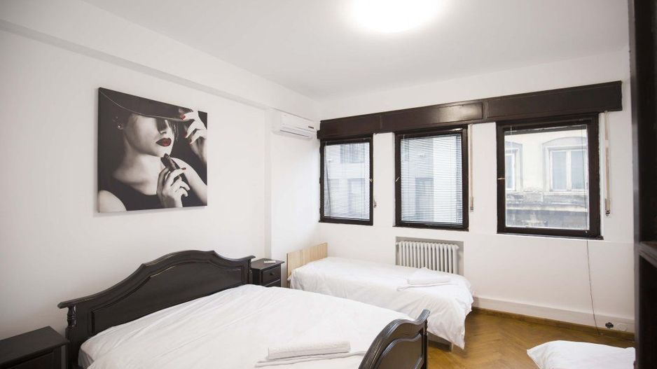 De vanzare Apartament cu 4 camere si dependite-  Ultra central- strada sepcari 9 - Poză 2