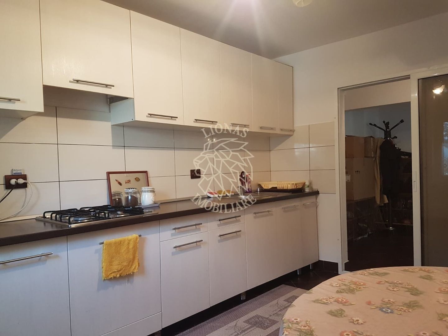 Apartament decomandat 3 camere-parcare-parter-Zona Imparatul Traian - Poză 2