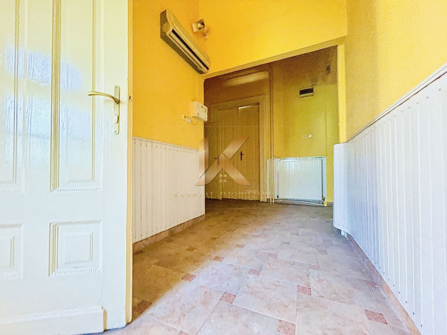 Apartament deosebit cu istorie,  2 camere Palatul Bohus (Centru). - Poză 3