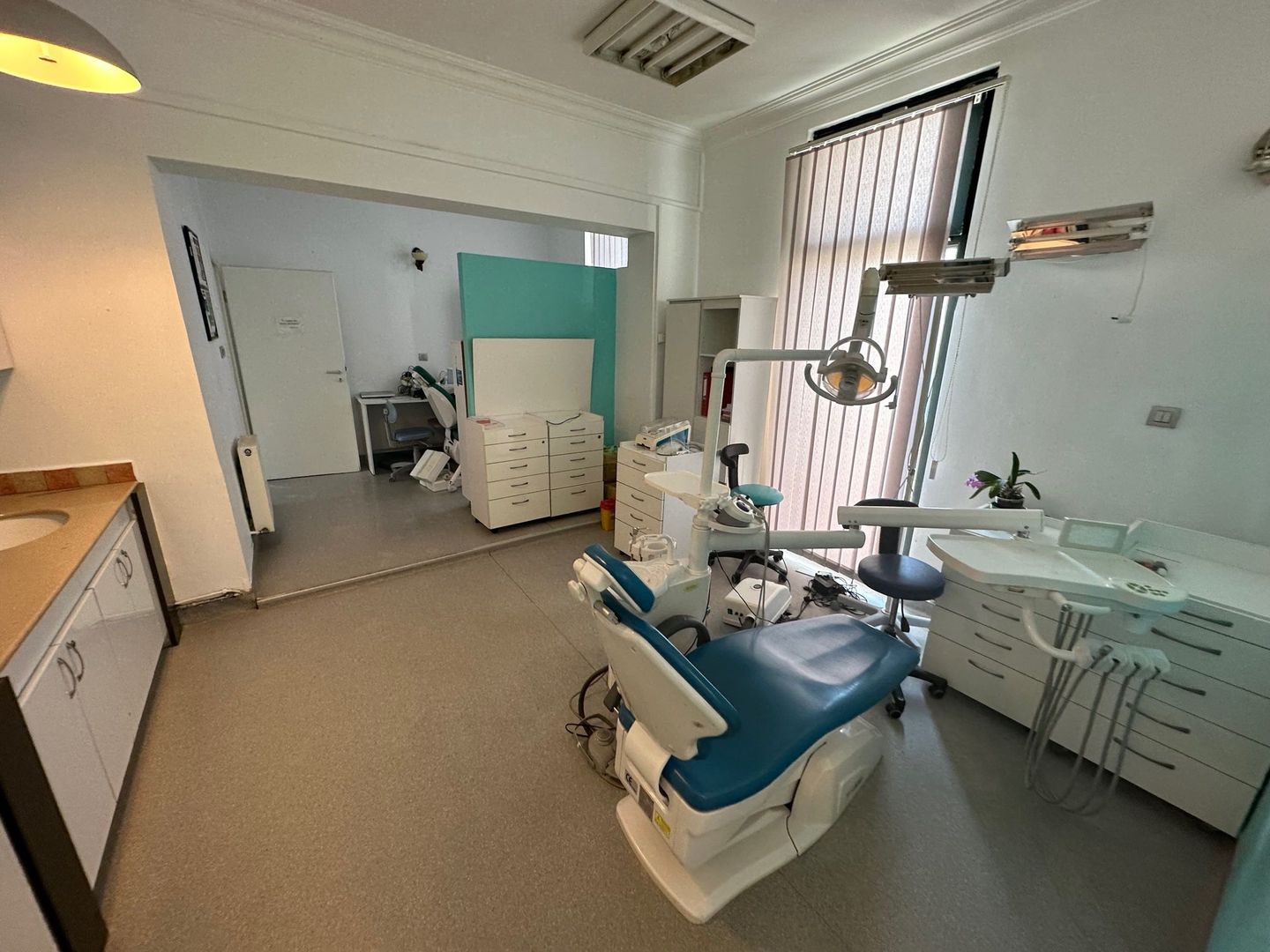 Spatiu de birou cu curte și anexa zona Badea Cartan - Poză 9