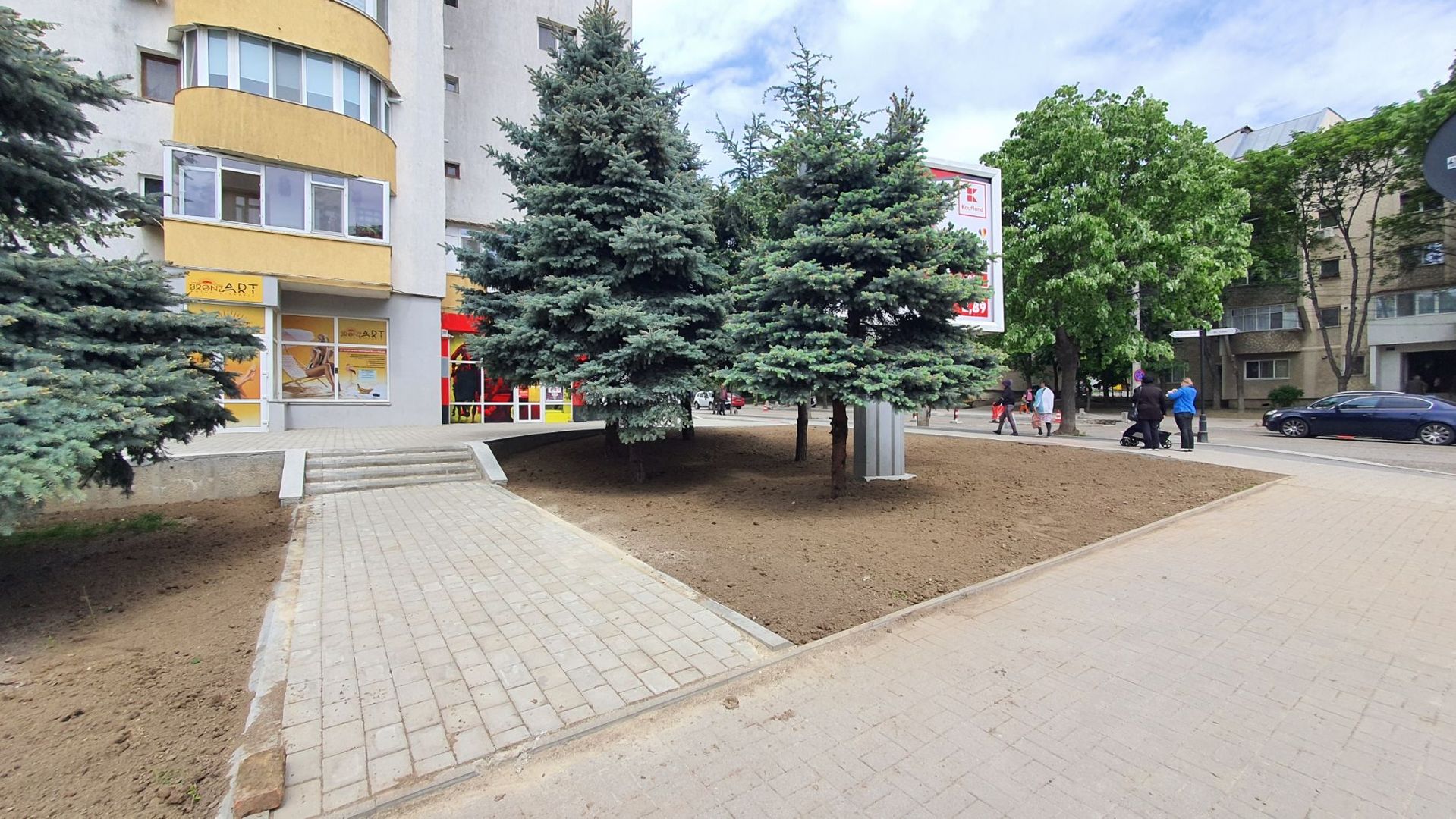 DE ÎNCHIRIAT - Spațiu comercial 90 mp, zona TRAIAN; - Poză 2