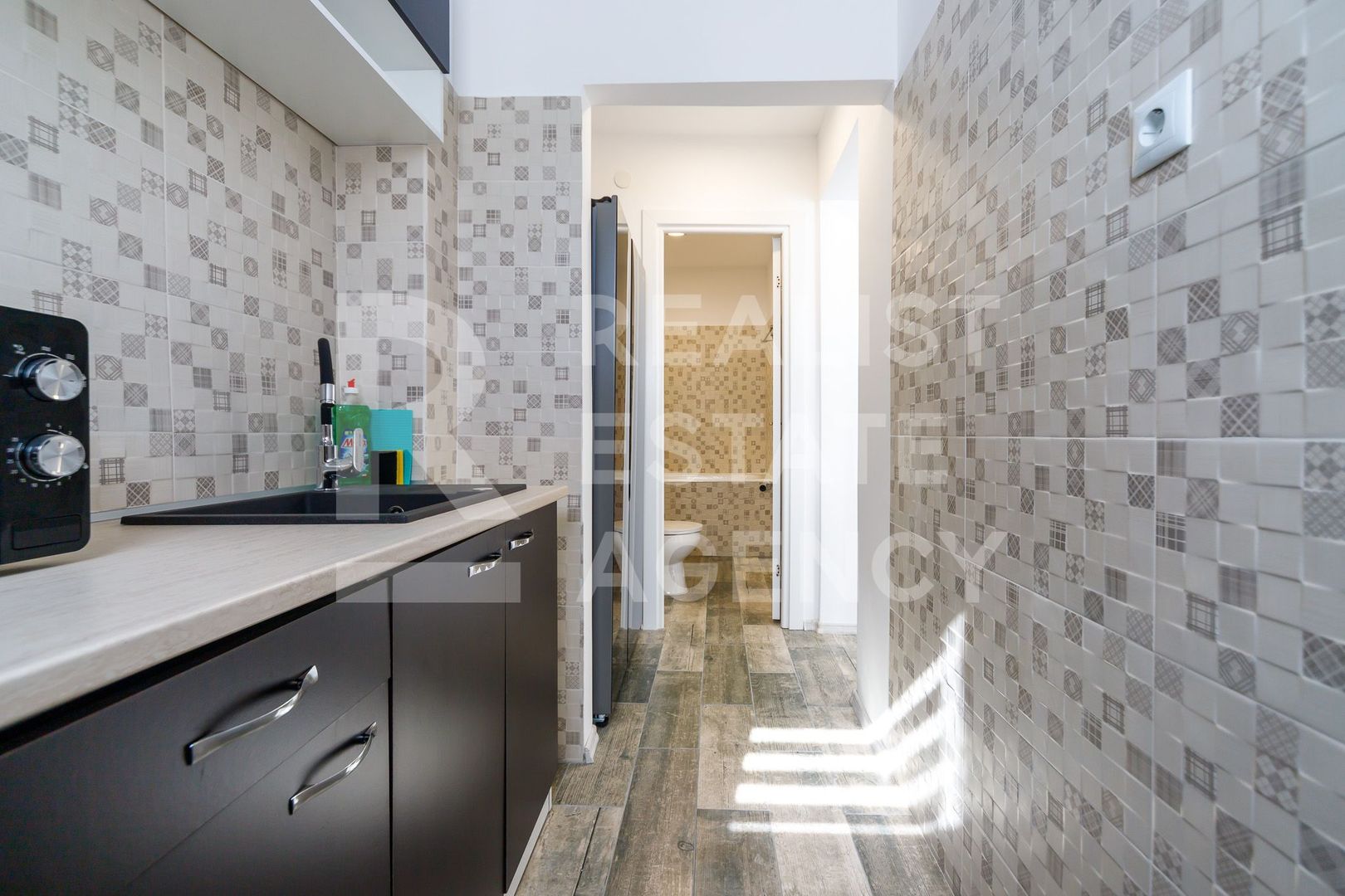 Vânzare, apartament cu 2 camere în zona Drumul Taberei - Poză 5